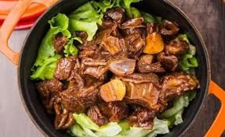 牛腩煲Braised Beef Brisket Pot